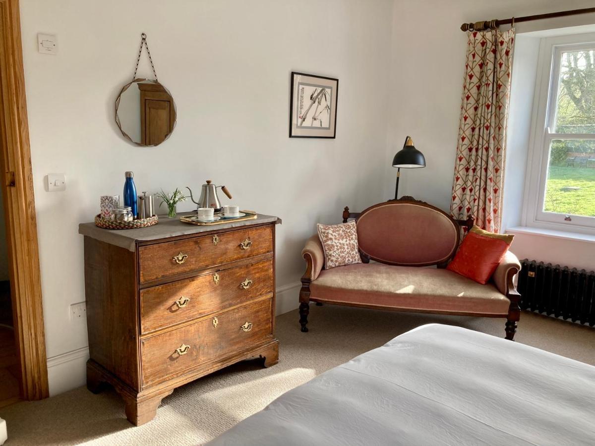 Frizenham Farmhouse Little Torrington Экстерьер фото